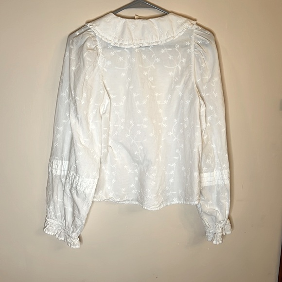 Universal Thread White Eyelet Collared Blouse. - Picture 2 of 4